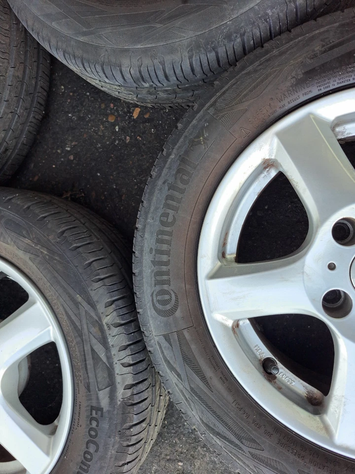 Peugeot 206 1 Satz Alufelgen mit Continental Sommerreifen 175/65R14 Dot 0820 - Bild 3 von 4