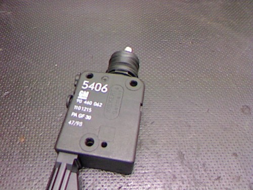 Motor Zentralverriegelung Opel Omega Caravan 2.5 V6 B Kombi Farbe Gold Bj 1999