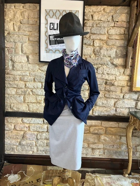 CHAQUETA CON CUERDAS ALCOHÓLICAS VINTAGE ETIQUETA DORADA VIVIENNE WESTWOOD PRE-AMADA TALLA 8 Foto 2 de 4