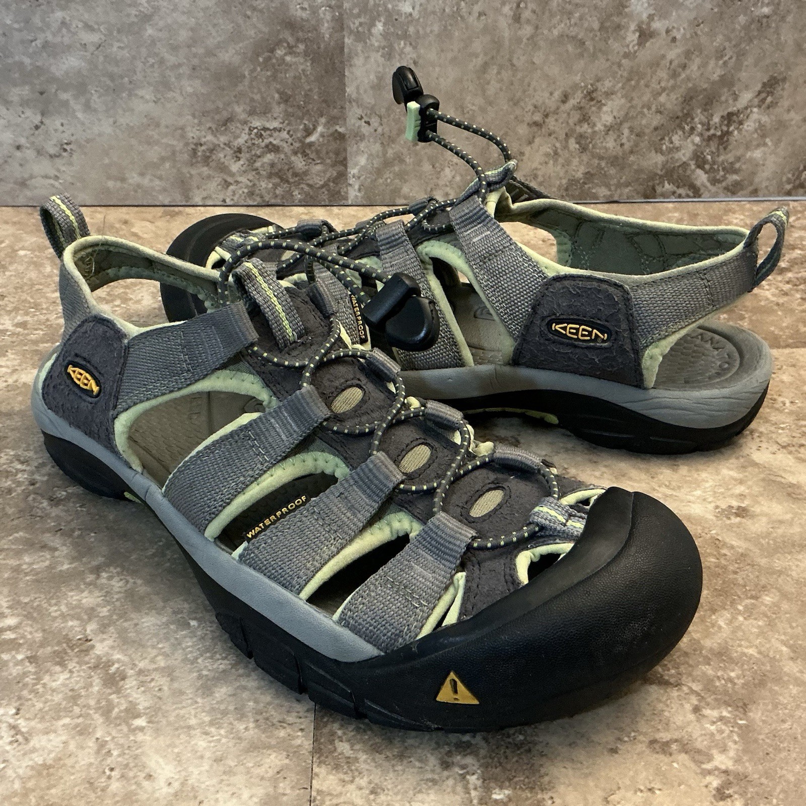 Keen Newport H2 Gray Lime Green Waterproof Hiking Sport Sandals Womens Size 10.5