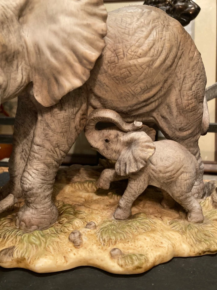 INTERIORES DEL HOGAR INSTINTOS PROTECTORES OBRA MAESTRA PORCELANA MADRE Y BEBÉ ELEFANTE Foto 3 de 4