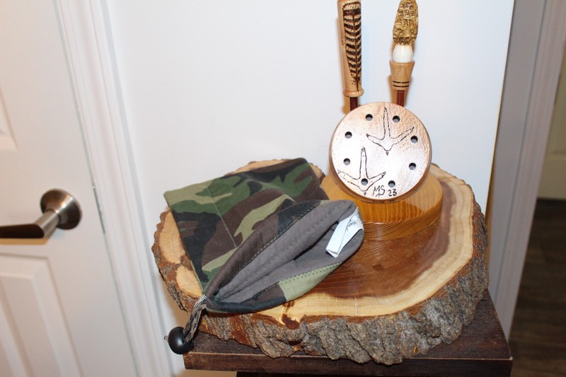 Custom Made Sycamore  Wood Turkey Pot  Call with Two Rosewood  Rod  Strikers