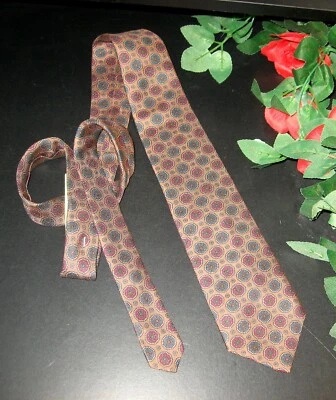 Kenneth Gordon Men's Hand Sewn Silk Italy Necktie - Image 1 of 2