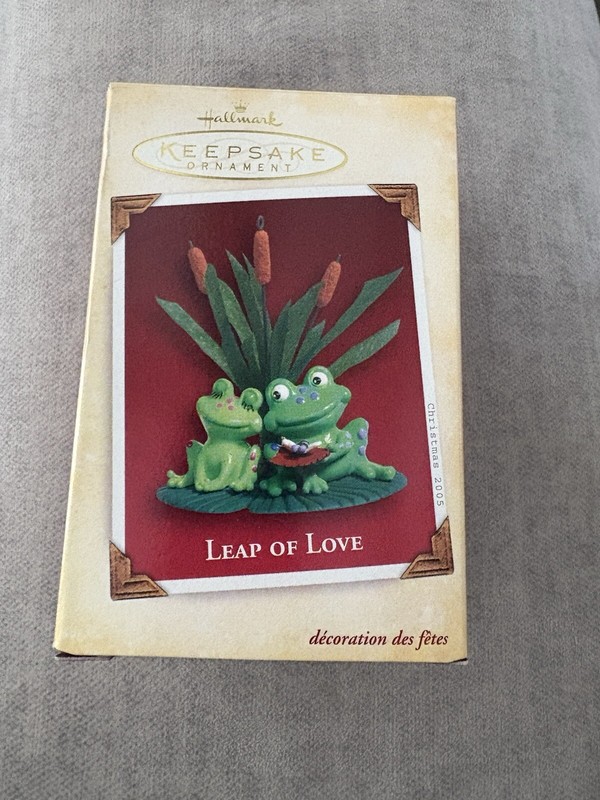 Leap of Love Frog Hallmark Keepsake Ornament QXG4395 W/ Original Box Christmas