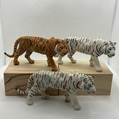 White Siberian Tigers Big Cat Wildlife Educational Realistic Figure Papo 2006