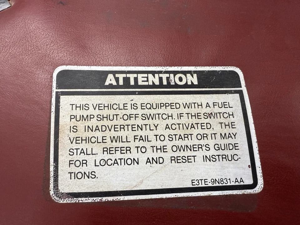 Parasol Ford F250 Bull Nose 1980-1986 LH granate vinilo P/N E0TB-1004122-AWA Foto 3 de 4