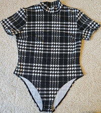 SHEIN CURVE Black White Plaid Women's 1XL Plus Short Sleeve One Piece Bodysuit