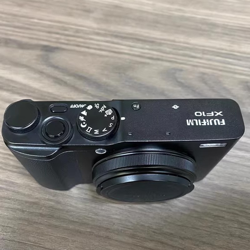Fujifilm Fuji XF10 Compact Digital Camera with Fixed 18.5mm f/2.8