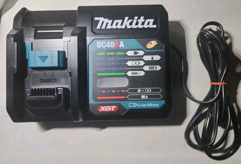 Makita 40V max XGT® Rapid Optimum Charger DC40RA New