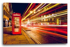 Wandbild Englische Telefonzelle mit Autolichtern Nachts