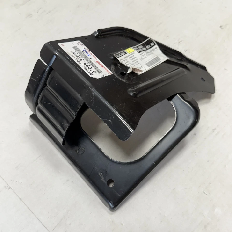 Soporte de montaje de guardabarros delantero para conductor Toyota Lexus 57022-35050 OEM Foto 2 de 4