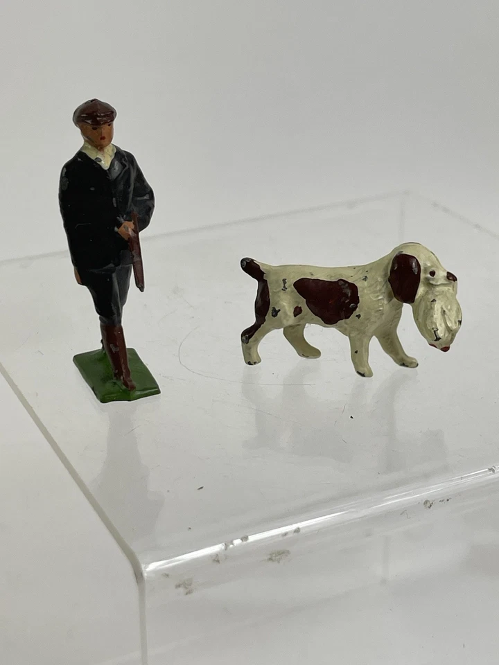 Figura de juguete de metal Charbens Game Keeper con pistola de tiro perro que lleva aves antes de la guerra rara Foto 2 de 4