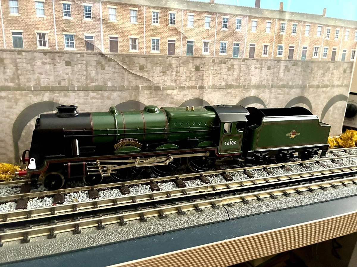 A modern Bassett-Lowke gauge O electric No. BL99006 4-6-2 Pacific locomotive no