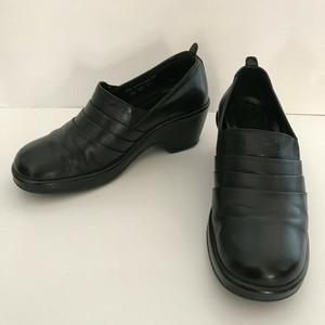 black slip on clogs
