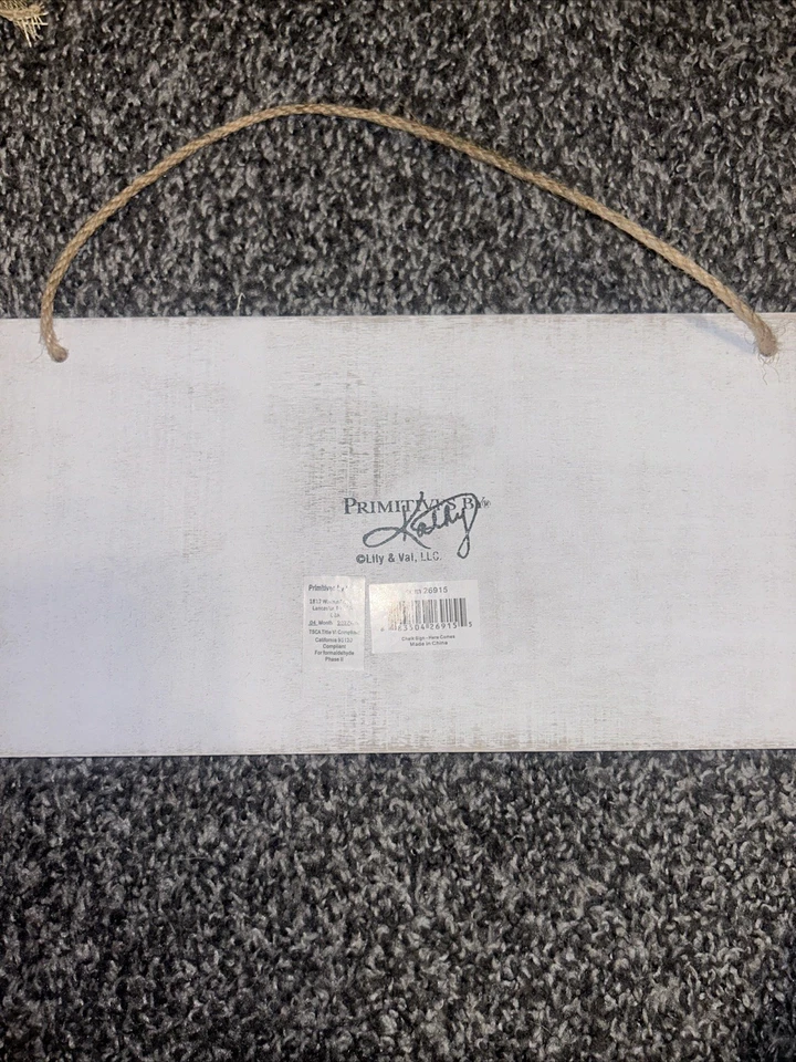 Letrero Here Comes The Bride gris y blanco 12x6 pulgadas Foto 2 de 2