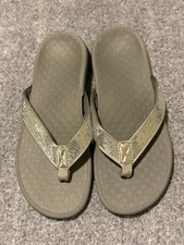 Vionic Tide Sequin Flip Flops Silver Pewter Orthotic Sandals Womens Size 8 Beach