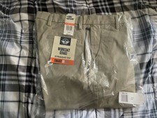 Men  s New With Tags Dockers Straight For Workday Khaki Pants 34 X 32