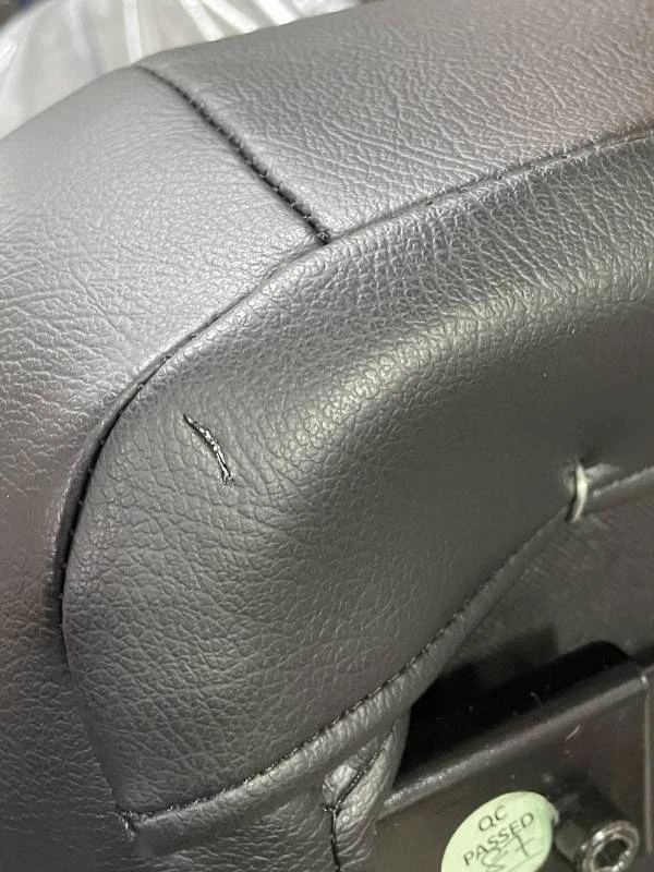 Asiento reclinable del lado del conductor de vinilo negro/gris con calefacción Corbeau Trailcat manchado Foto 2 de 4