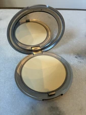 T. LeClerc Paris Pressed Powder Banane 0.34oz/10g No Box