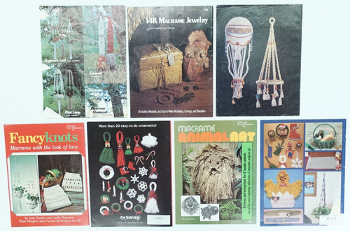 Lot of 7 Vintage 1970s Macrame Weaving Craft Booklet Magazines Assorted - Picture 2 of 23