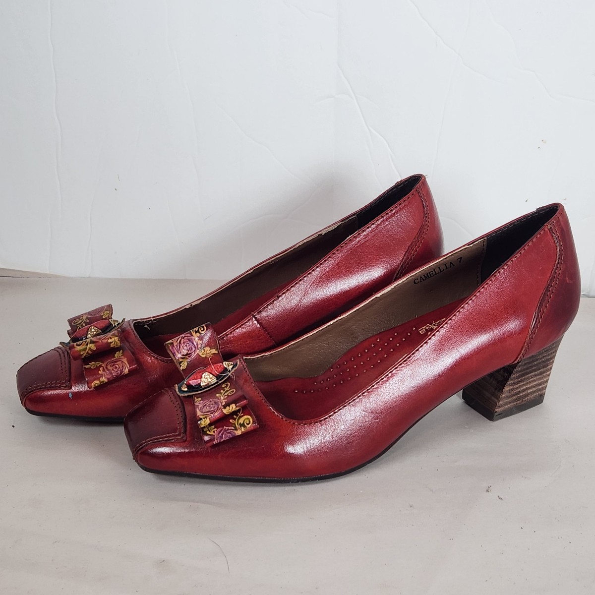 ELITE BY CORKYS STACK BLOCK HEELS SIZE GRANDMA CORE BOW JEWEL BURNT RED