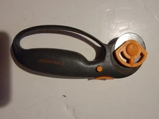 Fiskars Rotary Cutter Crafts 45mm Titanium Classic Loop Black Handle Quilting