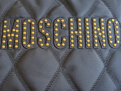 SS20 Moschino Couture Jeremy Scott schwarze Nylonkupplung mit goldnietetem Logo - Bild 10 von 12