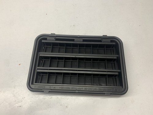 Quarter panel vent