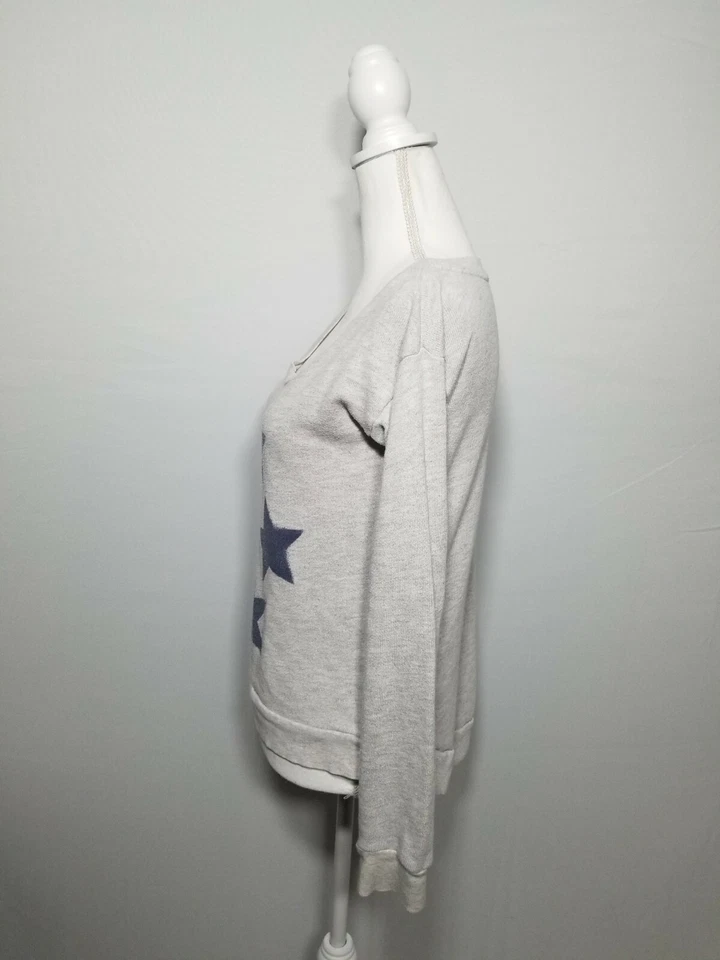 Billabong Women's Pullover Boat Neck Sweatshirt Gray W/ Blue Stars Size Small. - Image 4 of 4