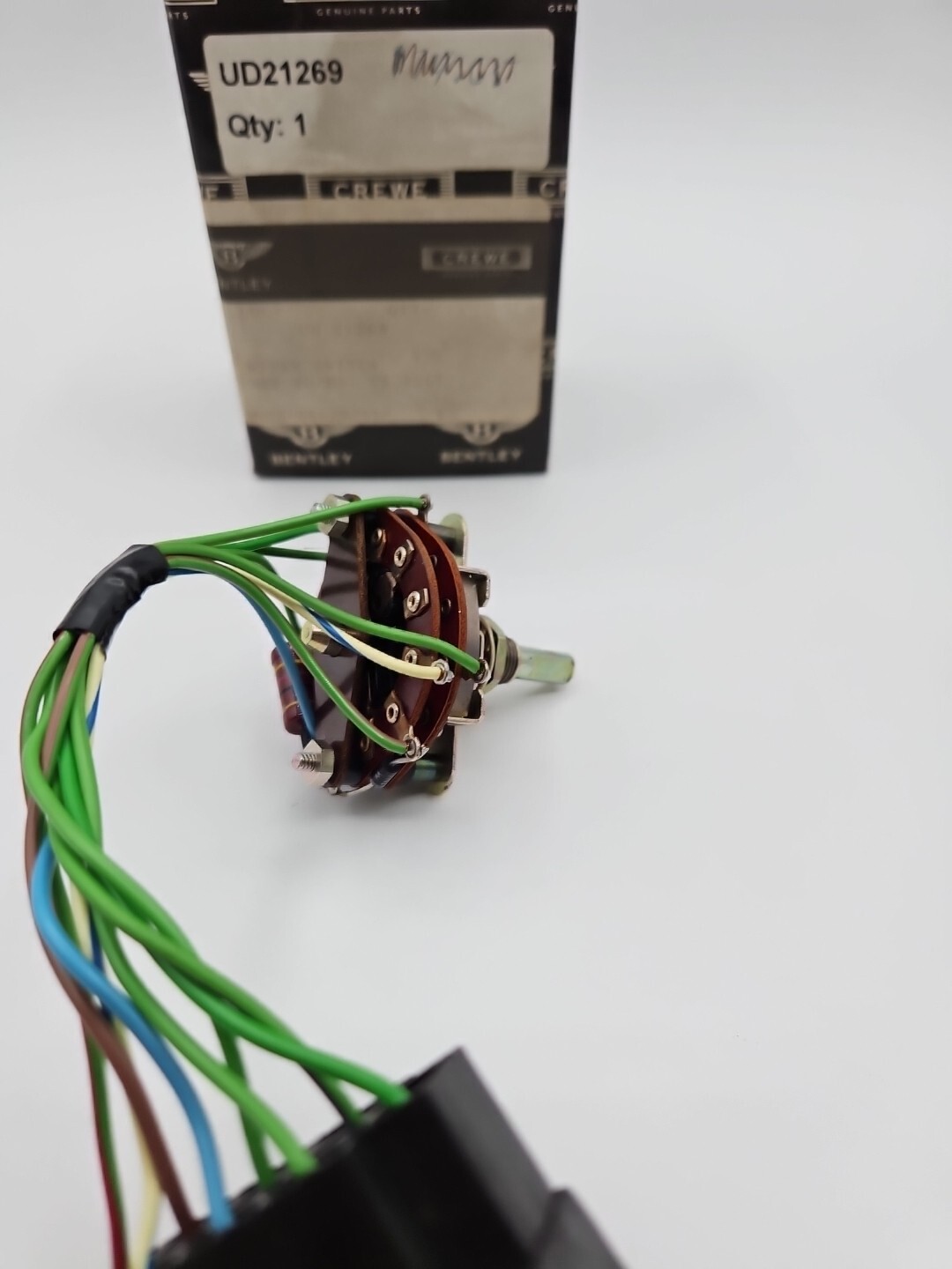 windscreen wiper switch for Silver Shadow II and Bentley T2 models (UD 21269)