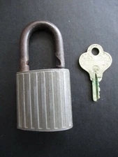 VINTAGE EAGLE LOCK WITH INDEPENDENT LOCK COMPANY KEY IN WORKING CONDITION
