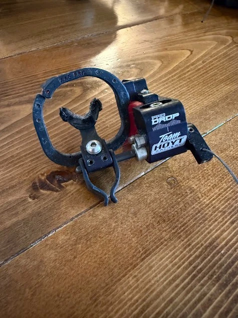 Team HOYT AAe Pro Drop Arrow Rest USED - Image 4 of 4
