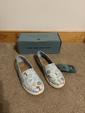 NEW Toms Classic Youth Size 4 Baby Blue Glitter Sugar Cookie Print Shoes