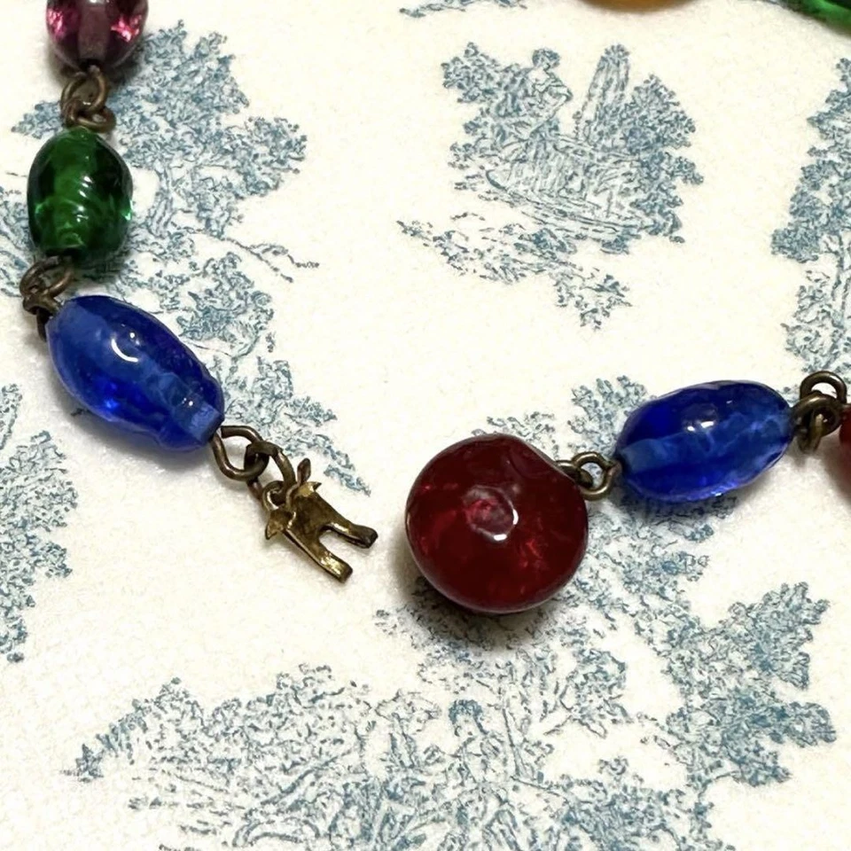 Accesorios para mujer CHANEL Gripoa 71 cm de largo de vidrio en azul francés, verde, púrpura Foto 3 de 3