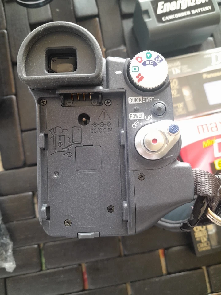 Panasonic PV-GS2 MiniDV Camcorder Video Camera  - Image 4 of 4