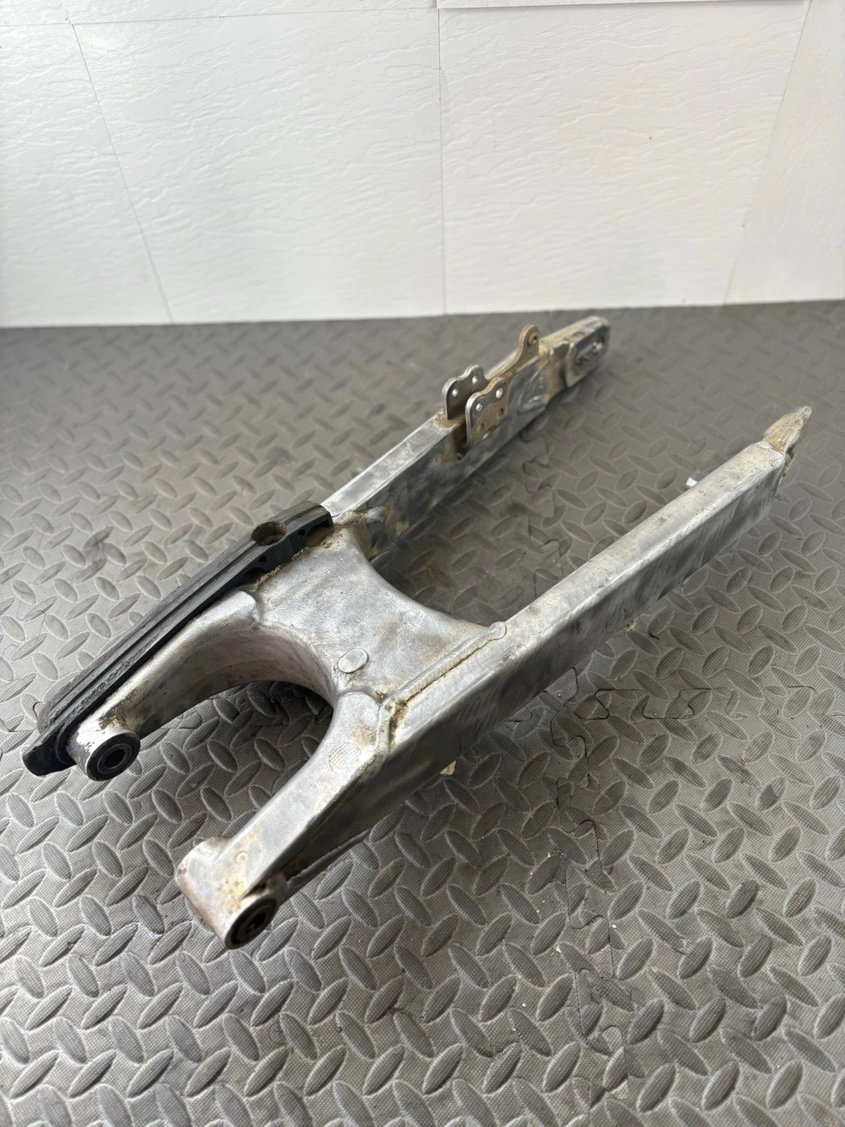 1999 98-99 KTM 200 EXC 125 250 300 Rear Swing Arm lot B 50304030144