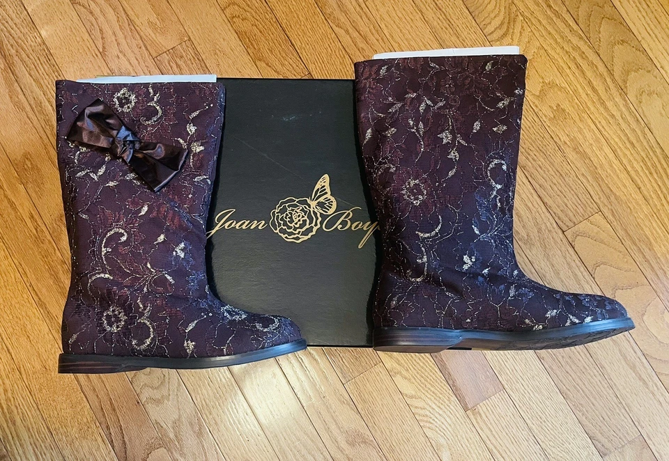 Joan Boyce Botas Talla 6.5M y L Bolso de Mano con Cierre de Cremallera en Marrón con Dorado Metálico Foto 2 de 4