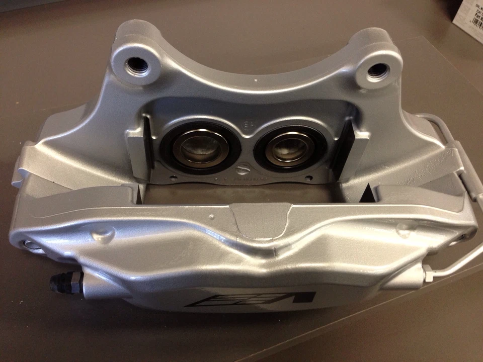 Par de pinzas delanteras CTS-V plateadas de 4 pistones nuevas Cadillac Brembo Pontiac G8 Foto 3 de 4