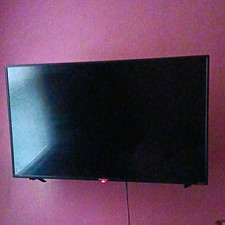 Used Roku Tv THERE IS ONE LINE/GOD RAY ON THE FAR LEFT SIDE