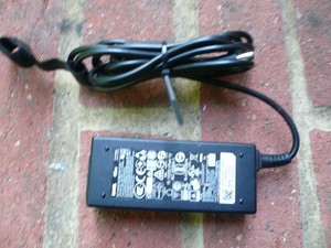 Original Dell 45W Laptop Netzteil Ladegerät PSU 19,5V 2,31A kleiner Pin/Tip
