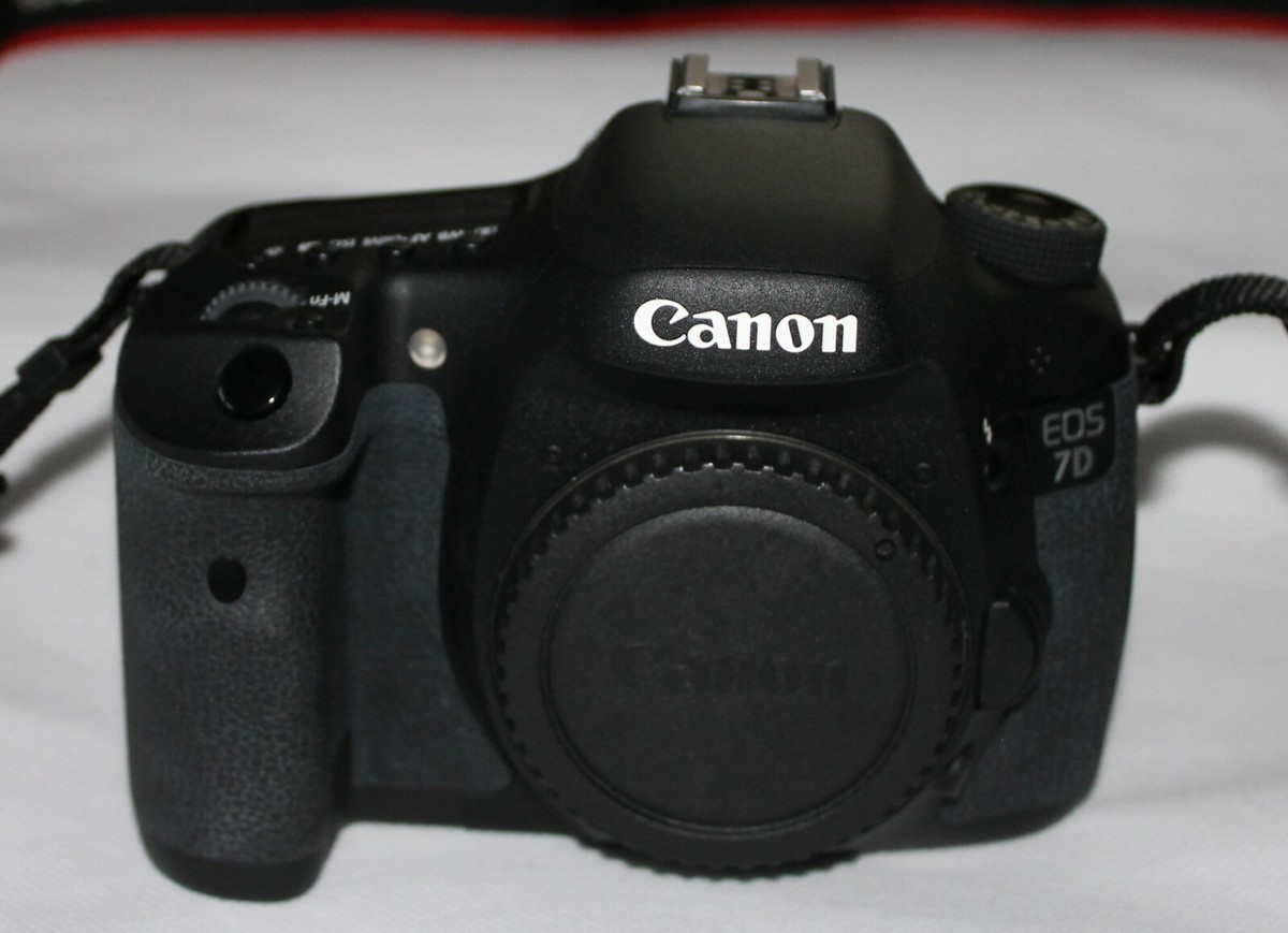 Canon EOS 7D DS126251 18MP CMOS Digital SLR Camera Body w/3-in LCD Display