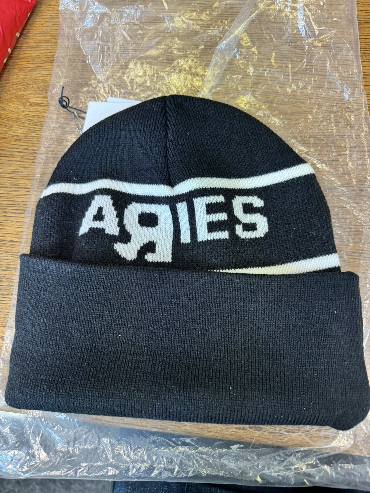 Chapeau noir beanie logo Aries X Vans Vault taille unique convient à tout NEUF