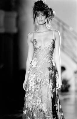 Yasmeen Ghauri model in a Atelier Versace fashion show 1993 Old Photo 12