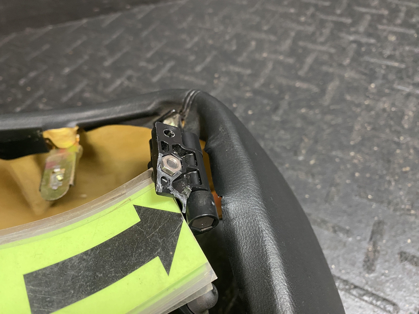 02-06 MASERATI FRONT CENTER CONSOLE TUNNEL HOUSING BLACK