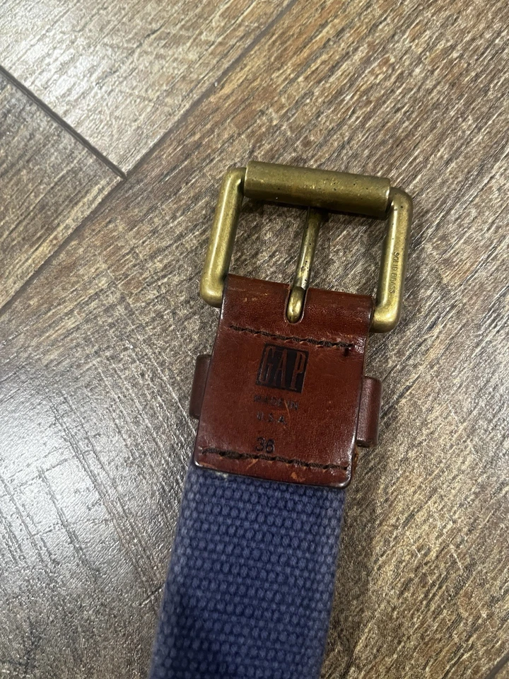Cinturón de cuero de lona vintage años 90 GAP hecho en EE. UU. hebilla de latón azul marino 38 grunge Foto 2 de 3