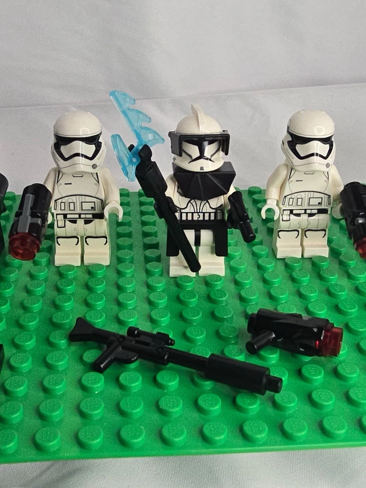 Minifiguras LEGO First Order Crew Floet Engineer, Storm Trooper y Clone Trooper Foto 2 de 4