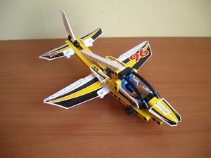 LEGO Technic 42044 Display Team Jet