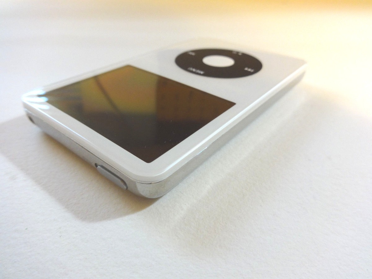 APPLE IPOD CLASSIC 5.5 GEN. CUStOM WHITENEW 128GB. SSD DRIVE APPLE IPOD CLASSIC 5.5 GEN. CUStOM WHITENEW 128GB. SSD DRIVE