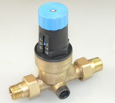 Produktbild von Watts Druckminderer DRV32N – 1 1/4", Messinggehäuse, Einstellbarer Ausgangsdruck 1,5–6 Bar, DVGW-geprüft