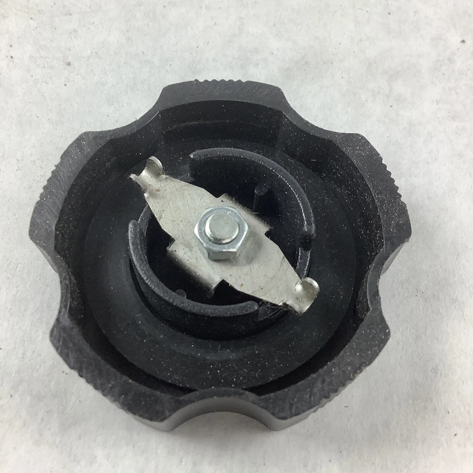 Tapa de llenado de aceite de motor BECK/ARNLEY 016-0122 para Chevrolet Sprint 85-88 Foto 3 de 3